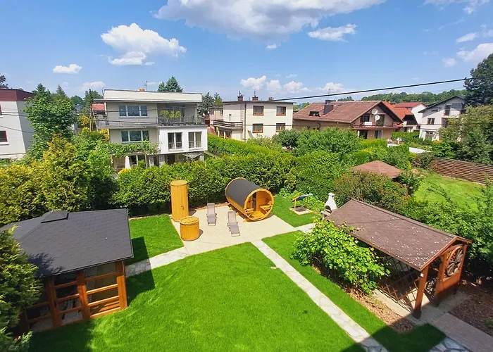 בית הארחה Julia-pokoje W Centrum, Ogrod, Sauna, Grill אוסטראון